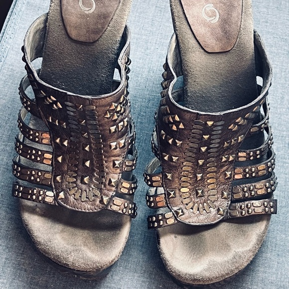 Colleen Cordero sandal size 10. Metallic leather, wood heel, cushioned footbed. - Picture 1 of 6